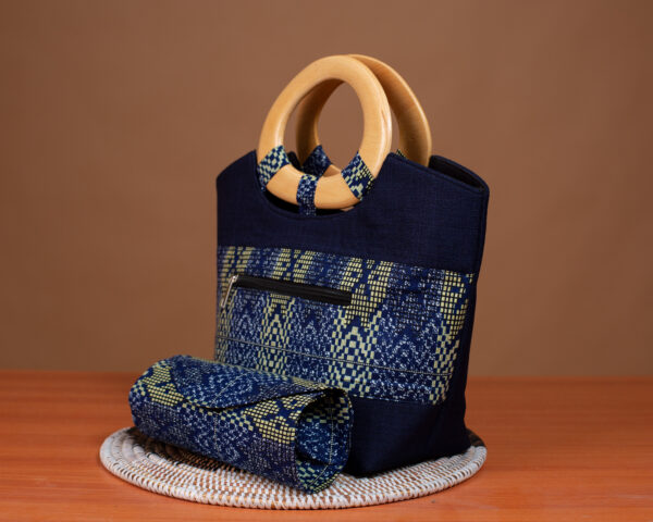 Sac Wax Femme Bleu Nuit avec Poignée Bois – Fait Main au Sénégal – Image 2