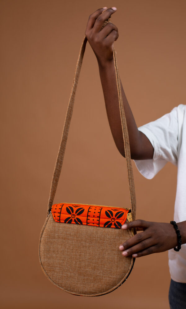 Sac Bandoulière Wax Bogolan Beige & Raphia – Anzisha NG Fait Main au Sénégal – Image 3
