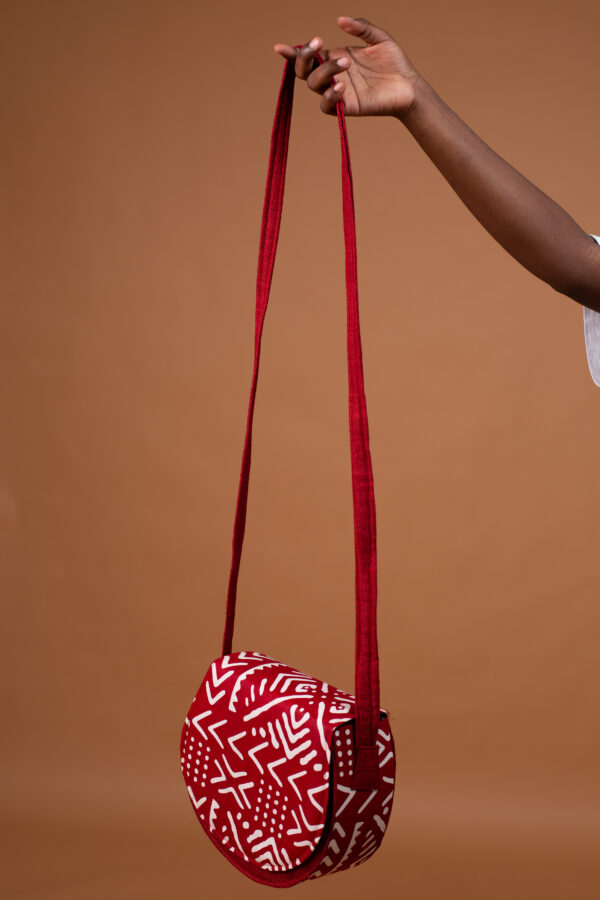Sac Bandoulière Wax Bogolan Rouge – Anzisha NG Fait Main au Sénégal – Image 2