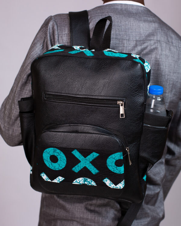 Naza Bag – Sac à Dos Unisexe Wax Turquoise & Similicuir Fait Main au Sénégal